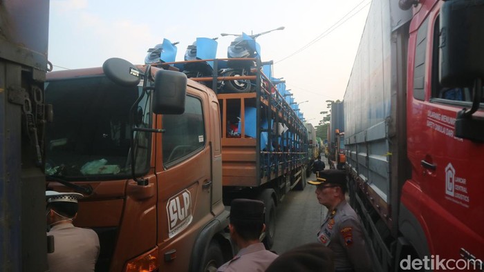 Kondisi kemacetan di jalur Pantura Pati tepatnya Desa Widorokandang, Kecamatan Kota, Kamis (9/3/2023).