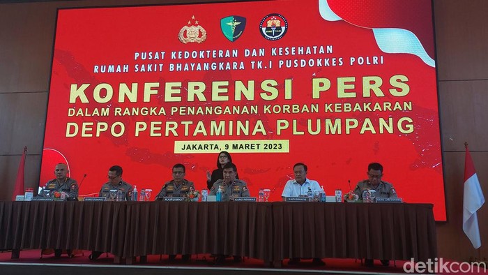 Konpers penanganan korban kebakaran Depo Pertamina Plumpang di RS Polri (Rumondang/detikcom)