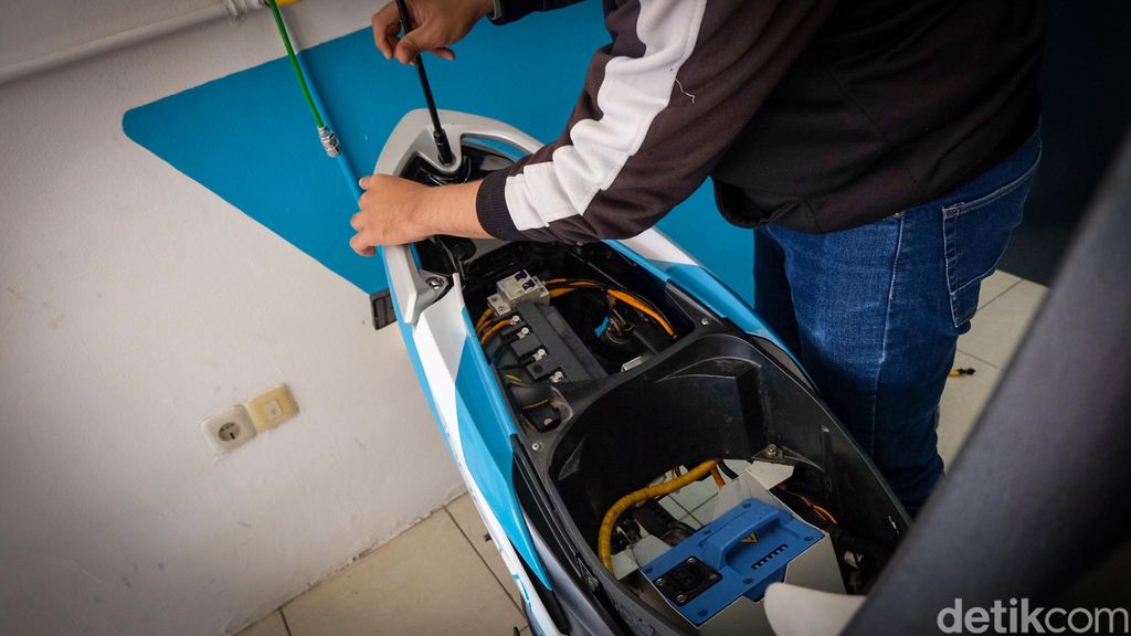 Motor BBM yang dikonversi ke motor listrik juga mendapat subsidi Rp 7 juta dari pemerintah. Program konversi sendiri ada beberapa syarat untuk mendapatkannya. Apa saja?
