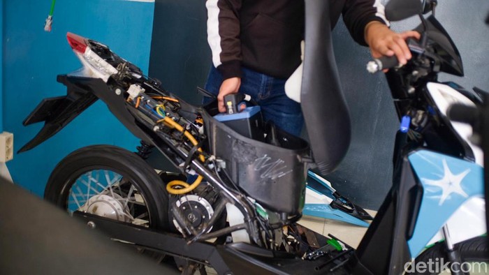 Motor BBM yang dikonversi ke motor listrik juga mendapat subsidi Rp 7 juta dari pemerintah. Program konversi sendiri ada beberapa syarat untuk mendapatkannya. Apa saja?