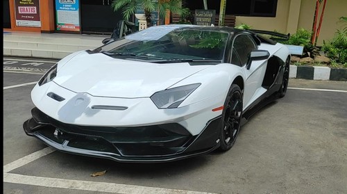 Lamborghini bepelat nomor palsu di Polda Bali, Kamis (9/3/2023).