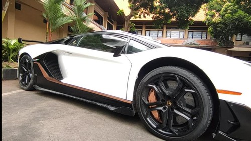 Lamborghini berpelat palsu di Polda Bali, Kamis (9/3/2023).