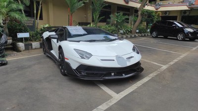 Penampakan Lamborghini yang Sempat Berpelat Palsu DOMOGATSKY