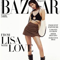 Dalam pemotretan terbaru dengan majalah Harpers Bazaar Singapore, Lisa Blackpink memamerkan pesonanya dengan konsep yang edgy. Pemilik nama asli Lalisa Manobal tersebut terlihat seksi dengan busana yang mengekspos tubuh langsingnya. Foto: Instagram Harpers Bazaar Singapore