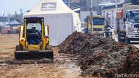 Flyover Cisauk merupakan bagian dari RPJMD 2019-2023 Kabupaten Tangerang. Direncanakan proyek flyover ini akan rampung pada awal September 2023 sehingga bisa segera dilakukan uji coba dan peresmiannya.