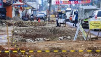 Biasanya kawasan ini macet saat jam berangkat dan pulang kerja.