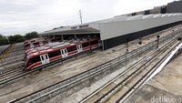 Di area stabling dapat menampung 20 trainset sedangkan light maintenance terdpaat 13 jalur kereta dan untuk heavy maintenence terdapat 8 buah jalur.