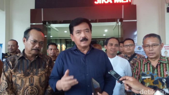 Menteri ATR/BPN Hadi Tjahjanto saat berkunjung ke kantor BPN Sukoharjo, Kamis (9/3/2023).