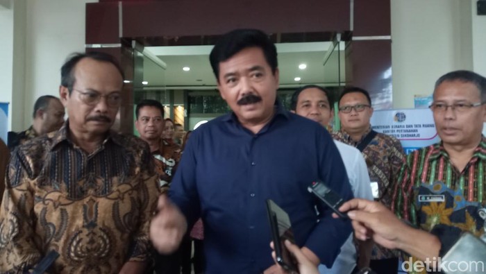 Menteri ATR/BPN Hadi Tjahjanto saat berkunjung ke kantor BPN Sukoharjo, Kamis (9/3/2023).