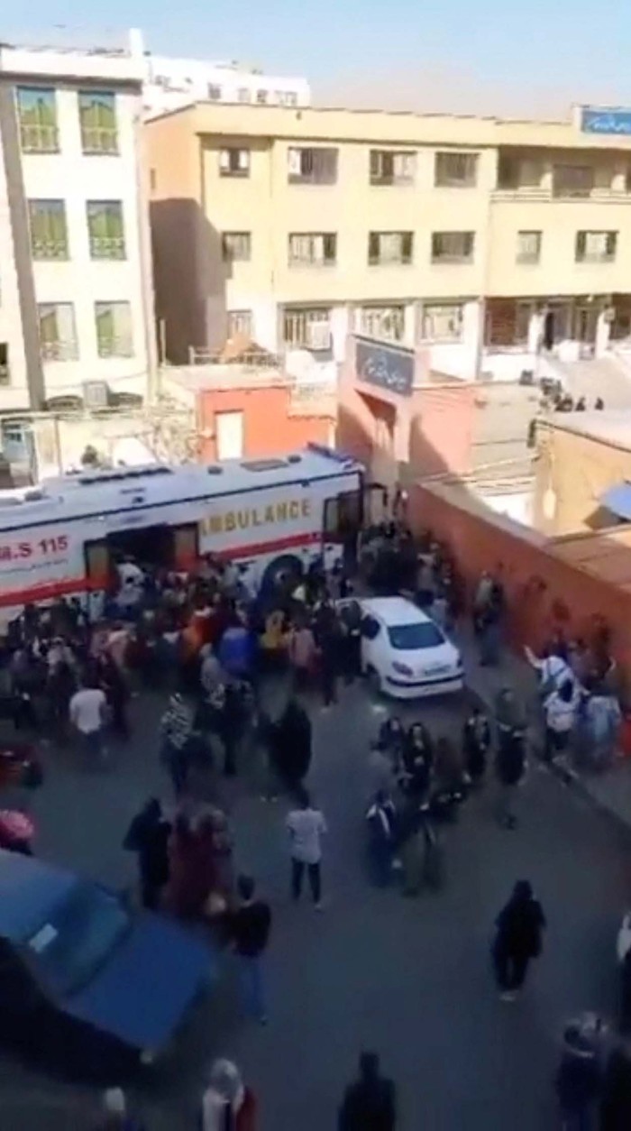 Ngeri! Sejak November Tahun Lalu, 5 Ribu Anak Sekolah di Iran Keracunan People gather around an ambulance outside a girls school after reports of poisoning in Fardis, Alborz province, Iran in this undated video still image released March 1, 2023 and obtained by REUTERS
ATTENTION EDITORS - THIS IMAGE HAS BEEN SUPPLIED BY A THIRD PARTY. NO RESALES. NO ARCHIVES.