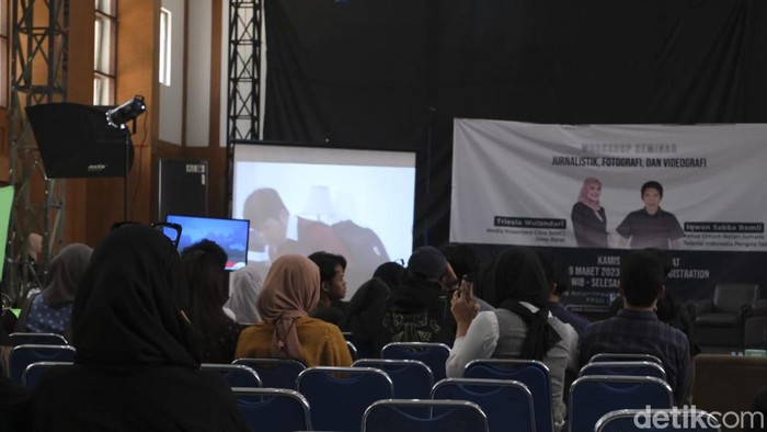 Pelatihan jurnalistik dan videografi bersama Ketua IJTI Jabar Iqwan Sabba Romli dan Tresia Wulandari di kampus UPI