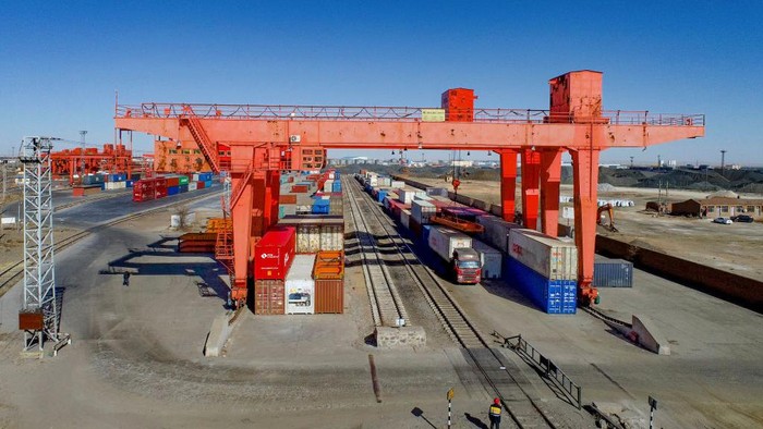 Kereta kargo China-Eropa telah meyumbang untuk perbaikan ekonomi global. Kereta barang ini ini telah menghubungkan lebih dari 60 wilayah di lebih dari 10 negara.