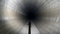 Waduk yang bernama Loop Road No.7 Underground Regulating Reservior dibangun untuk menampung luapan air Sungai Kanda yang membentang di sepanjang Tokyo saat badai atau topan melanda.  