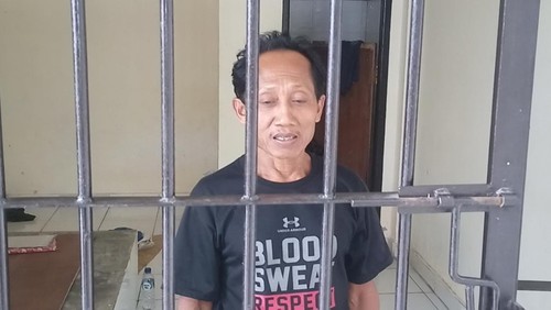 Polisi mengungkap motif I Komang Suparda (56), penganiaya tetangganya yang sempat buron tiga hari. Pelaku disebut dendam karena sering diejek.