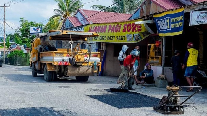 Perbaikan jalan di Pekanbaru (Foto: Istimewa)