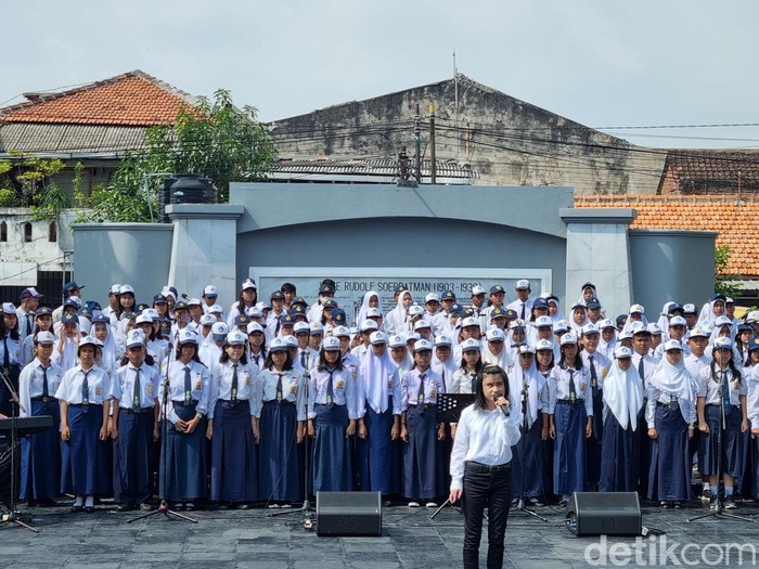 Peringatan Hari Musik Indonesia di Makam WR Supratman