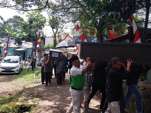 Sebelah Ayahnya, Balita Korban Kebakaran Plumpang Dimakamkan di Hari Ultah