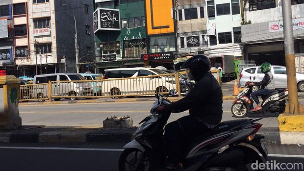 Portal pembatas tinggi kendaraan di underpass Tanah Abang, kembali rusak akibat ditabrak truk. Saat ini pembatas tinggi kendaraan itu sudah tak terlihat. (Fathia Nabila Qonita/detikcom)