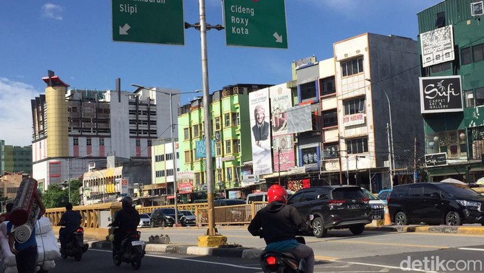 Portal pembatas tinggi kendaraan di underpass Tanah Abang, kembali rusak akibat ditabrak truk. Saat ini pembatas tinggi kendaraan itu sudah tak terlihat. (Fathia Nabila Qonita/detikcom)