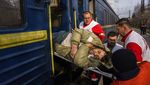 Potret Kereta Medis Ukraina Evakuasi Pasien di Zona Perang