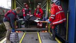 Potret Kereta Medis Ukraina Evakuasi Pasien di Zona Perang