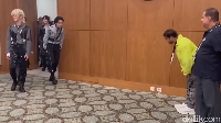 Pertemuan itu berlangsung di ruang tunggu ICE BSD, lokasi NCT Dream mengadakan konser The Dream Show 2.“Sumpah aku deg-degan banget, gaes. Asli!” ucap content creator kelahiran 1994 itu dalam video sebelum bertemu dengan anggota NCT Dream. (Foto: YouTube/Fadil Jaidi)