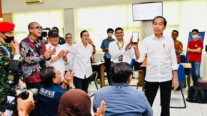 Presiden Joko Widodo sambangi Kantor Pajak Surakarta