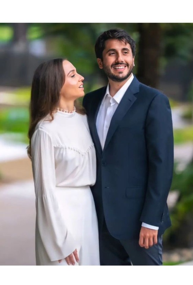 Pada Juli 2022, Putri Iman bertunangan dengan pria bernama Jameel Alexander yang merupakan pria keturunan Yunani. Foto: dok. Kerajaan Yordania