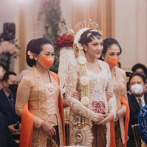 10 Rangkaian Pernikahan Adat Jawa, Mulai dari Tarub hingga Resepsi