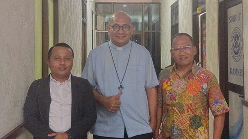 Romo Paschal bersama kuasa hukumnya usai memberikan klarifikasi beberapa waktu lalu. (Foto: istimewa)