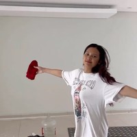 Dalam keterangan unggahannya Arie menulis jika rumah tersebut sebagai salah satu pembuktian bahwa dirinya bisa menjadi pasangan yang bertanggung jawab untuk keluarganya. Merasa masih banyak kekurangan, Arie pun mengungkapkan bahwa dirinya akan terus berusaha memperbaiki kekurangannya itu. Foto: Instagram/@arie_kriting