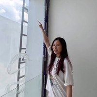 Indah Permatasari yang masuk dan melihat-lihat keadaan rumah barunya itu tampak sudah tak sabar untuk segera pindah. Saat ini Indah dan Arie sendiri diketahui masih tinggal di sebuah rumah kontrakan. Foto: Instagram/@arie_kriting