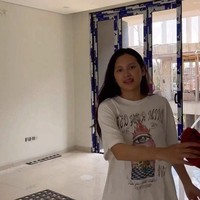 Unggahan Arie Kriting itu pun langsung dibanjiri beragam komentar netizen. Tak sedikit yang menghubungkannya dengan ibu Indah Permatasari yang kerap menyindir Arie. Sebetulnya yg menghina hina justru dia akan terhina dgn sendirinya... komentar salah seorang netizen. Foto: Instagram/@arie_kriting