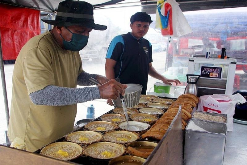 Salut! 5 Penjual Ini Sejak Dulu Tak Naikkan Harga Makanannya