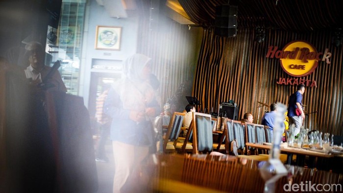 Terkenal sebagai kafe dan restoran dengan konsep Rock N Roll, Hard Rock Cafe Jakarta dikabarkan tutup sebentar lagi. Hard Rock Cafe Jakarta bakal tutup 31 Maret 2023.