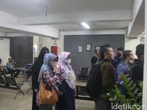 Vonis 1 Tahun 6 Bulan Penjara Disambut Isak Tangis Keluarga Abdul Haris