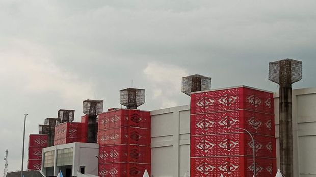 Stadion Watubelah di Cirebon yang pembangunannya tak kunjung usai.