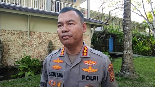 Kabid Humas Polda Bali Kombes Stefanus Satake Bayu Setianto mengatakan memeriksa lima saksi dalam kasus dua WNA Suriah dan Ukraina memiliki KTP Bali.