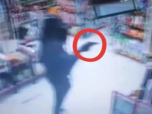 Perampok Berpistol Satroni Alfamart di Kampar