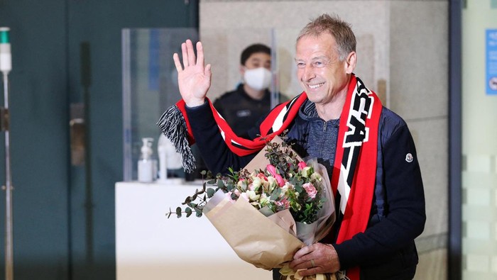 South Korean national soccer teams new head coach Juergen Klinsmann arrives at Incheon International Airport in Incheon, South Korea, March 8, 2023. REUTERS/Kim Soo-hyeon