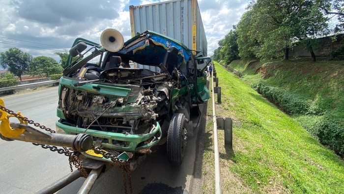 Truk Tabrak Truk di Tol Jakarta-Tangerang (dok Istimewa)