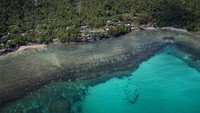 Akibat kapal tanker yang tenggelam, resor di provinsi Filipina terkena dampak dari tumpahan minyak. Akibat insiden tersebut, para turis membatalkan reservasi.  