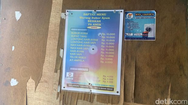 Warung Bubur Berkah Pak Amir yang jajakan kuliner enak dan murah di Jatinangor. Langganan mahasiswa Unpad