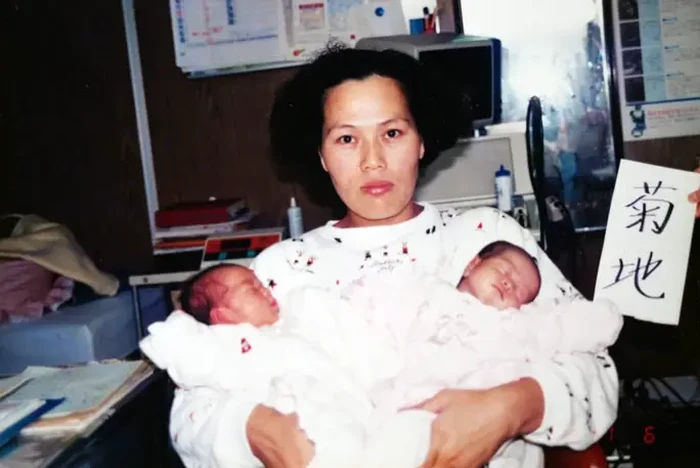 Yoshie dan Michie Kikuchi kembar beda tinggi