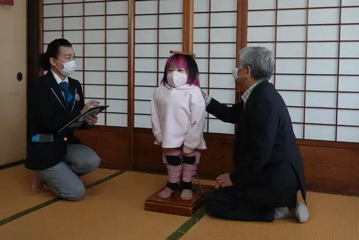 Yoshie dan Michie Kikuchi kembar beda tinggi