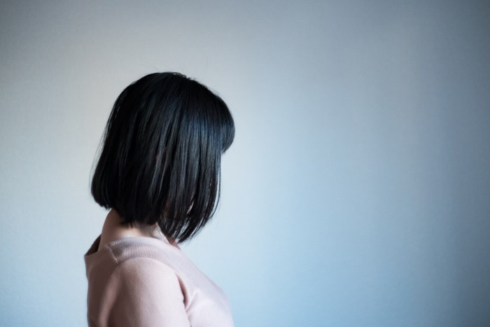 A woman who is terribly tired and depressed.
Depressed, exhausted.
Sadness, resignation, weakness, loneliness, anxiety.