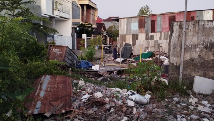 WNA Suriah pemilik KTP Bali beralamat di lahan kosong penuh puing di Jalan Kerta Dalem Sari IV, Sidakarya, Denpasar Selatan.