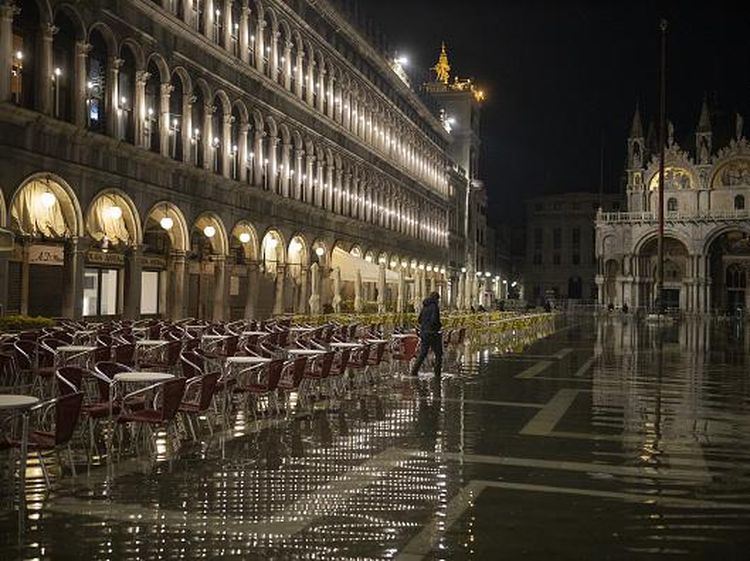 Alun-alun Terbesar di Venesia Kosong Melompong Gegara Banjir