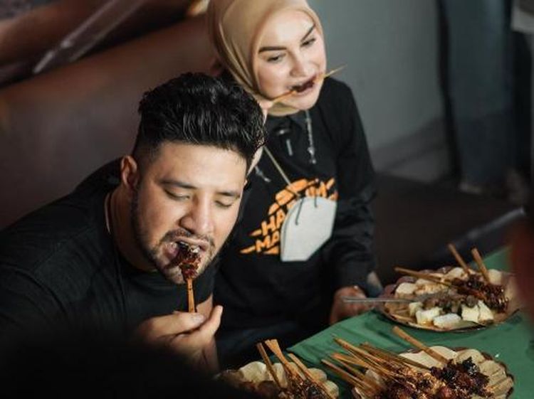 Ammar Zoni dan Irish Kompak Saat Bisnis Kuliner dan Makan Bareng