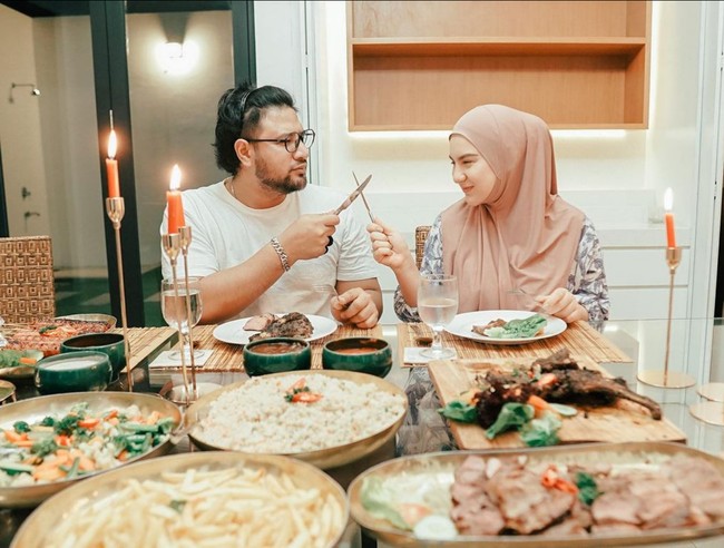 Tersandung kasus narkoba, Irish Bella tetap setia mendampingi sang suami. Foto: Instagram/@_irishbella_